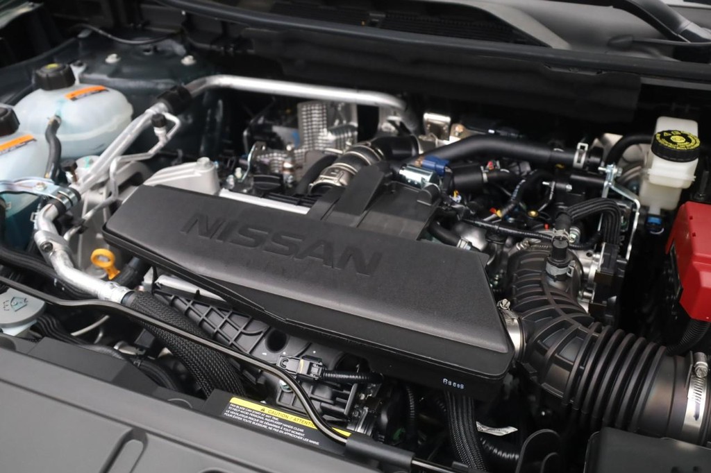 Nissan Rogue Vehicle Full-screen Gallery Image 24