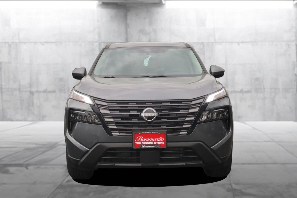 Nissan Rogue Vehicle Full-screen Gallery Image 4