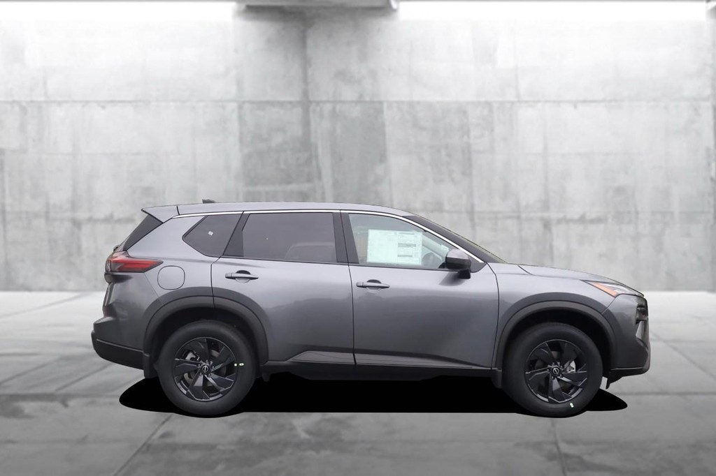 Nissan Rogue Vehicle Full-screen Gallery Image 5