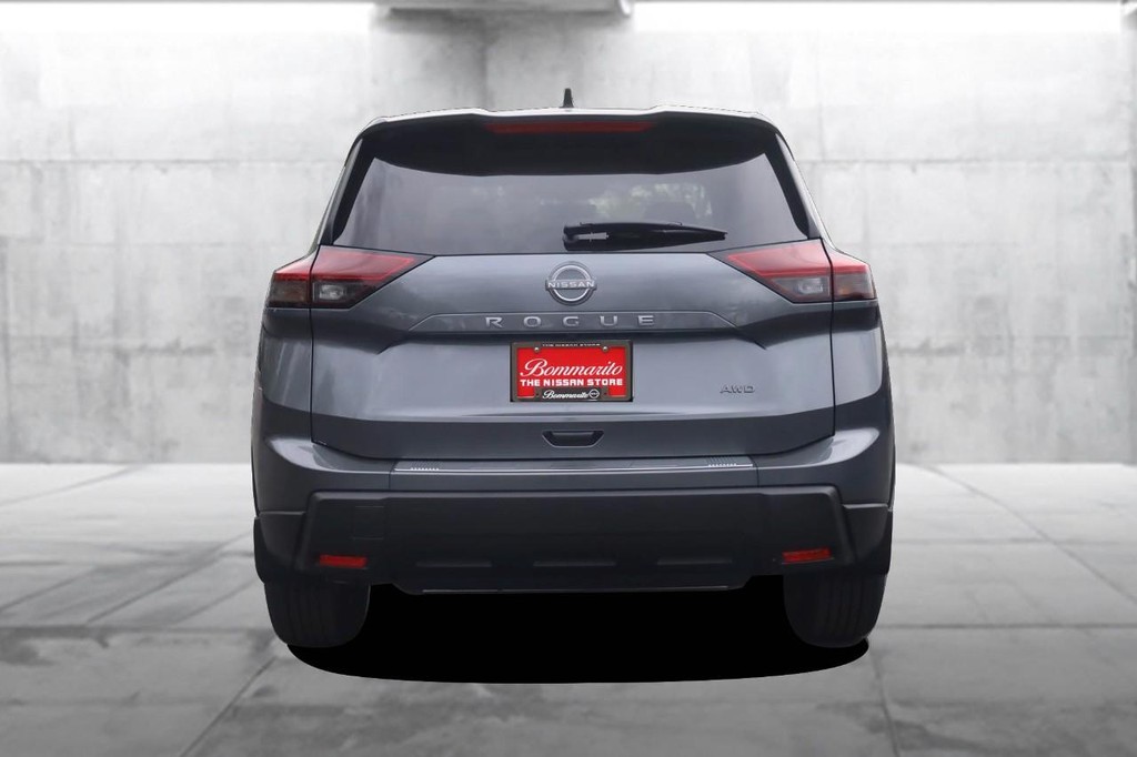 Nissan Rogue Vehicle Full-screen Gallery Image 6