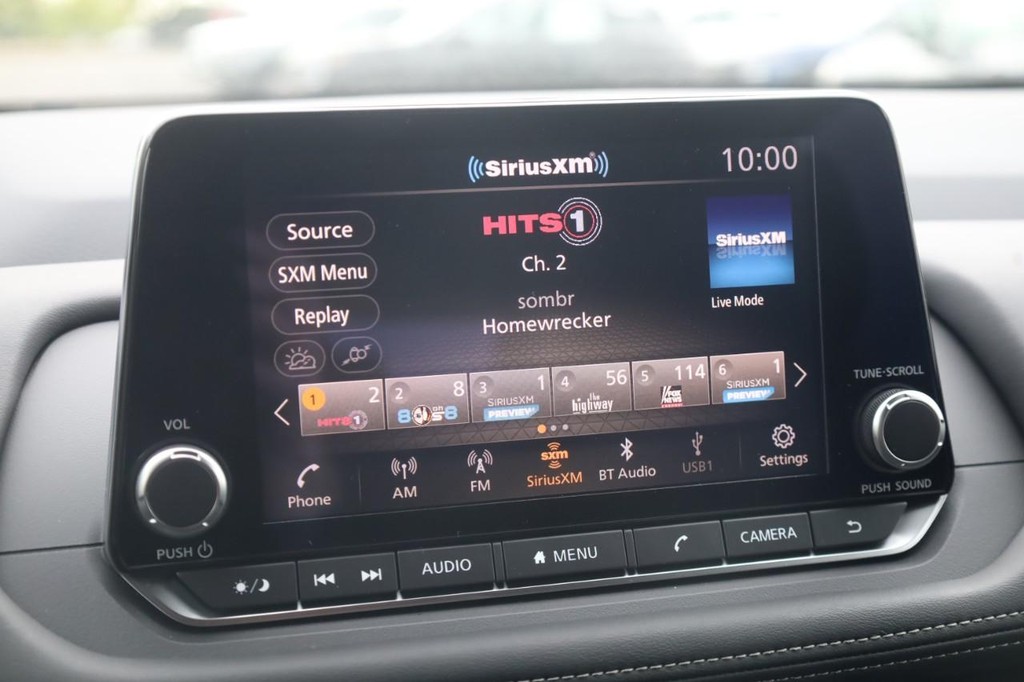 Nissan Rogue Vehicle Full-screen Gallery Image 14