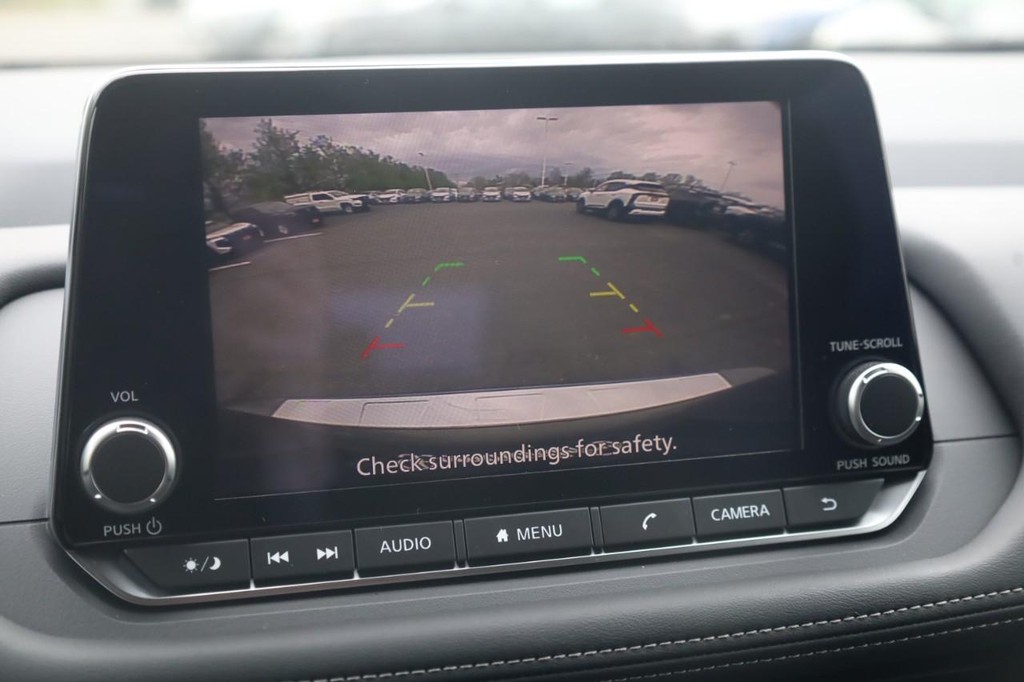 Nissan Rogue Vehicle Full-screen Gallery Image 15