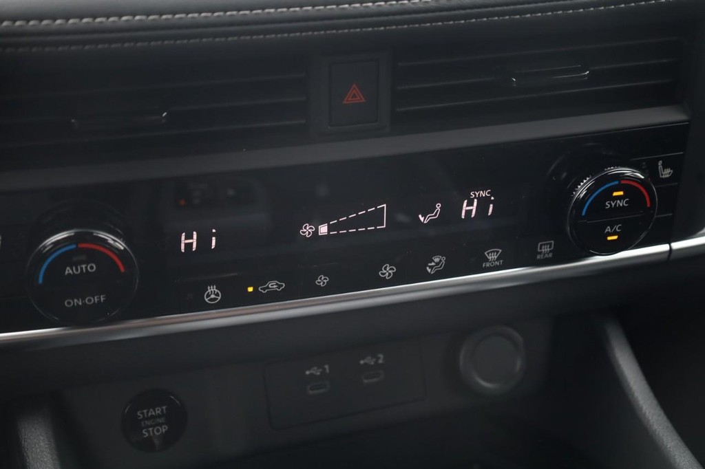 Nissan Rogue Vehicle Full-screen Gallery Image 16