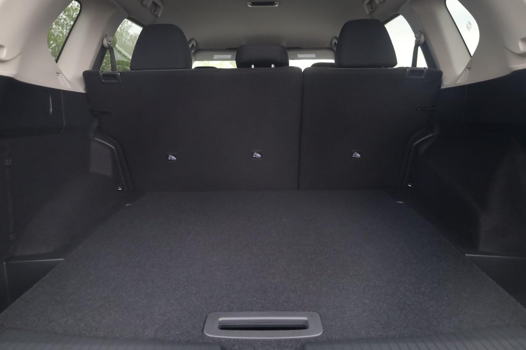 Nissan Rogue Vehicle Full-screen Gallery Image 23