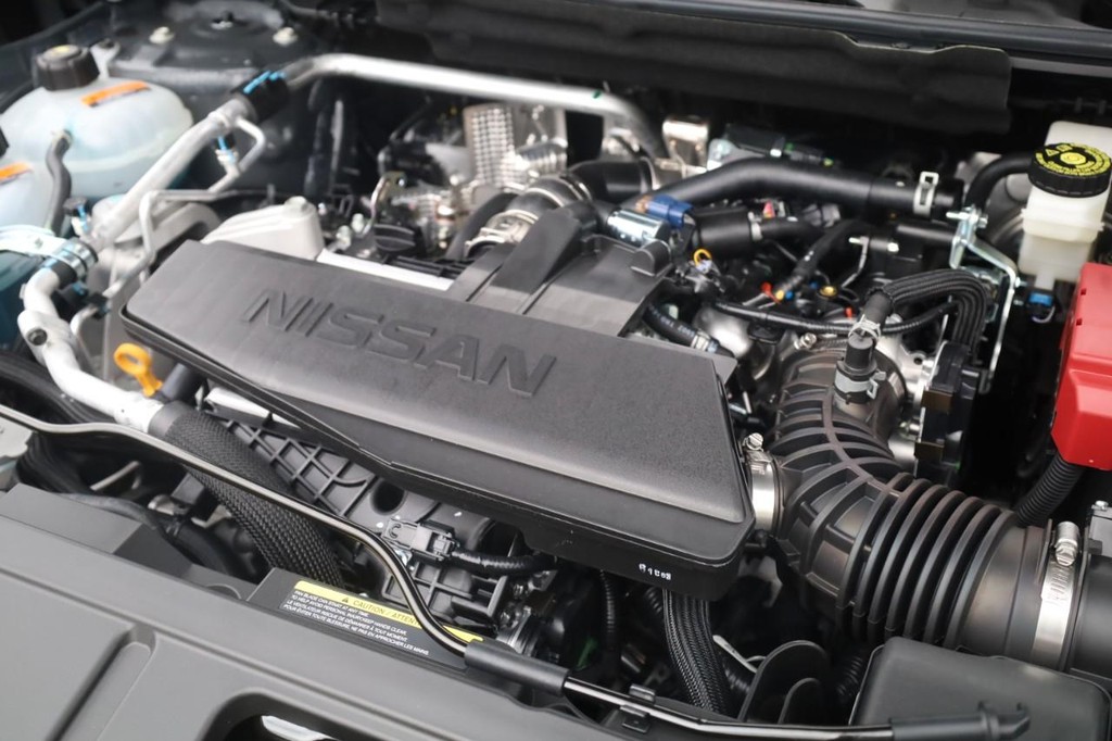 Nissan Rogue Vehicle Full-screen Gallery Image 24
