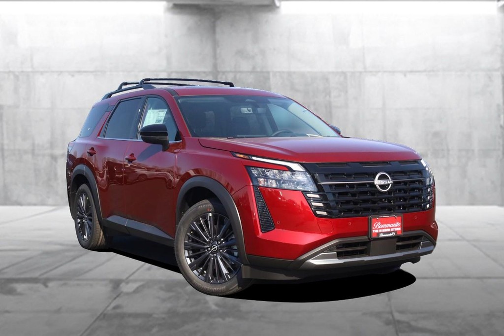 Nissan Pathfinder Vehicle Image 02