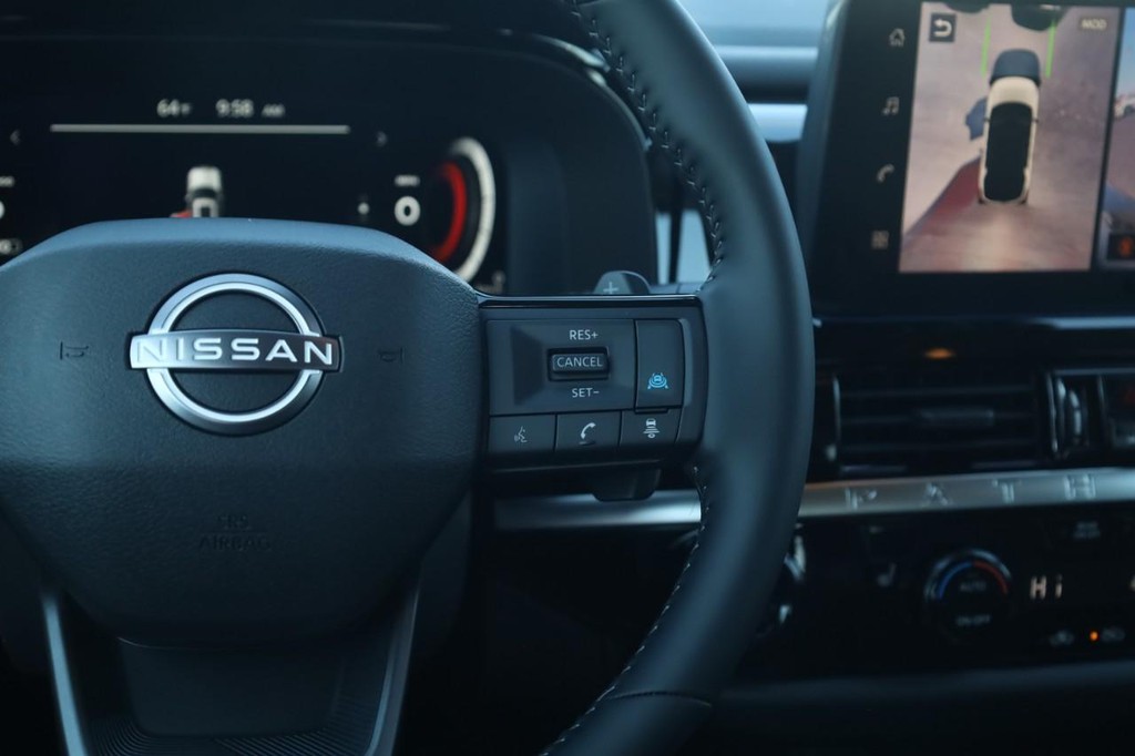 Nissan Pathfinder Vehicle Image 09