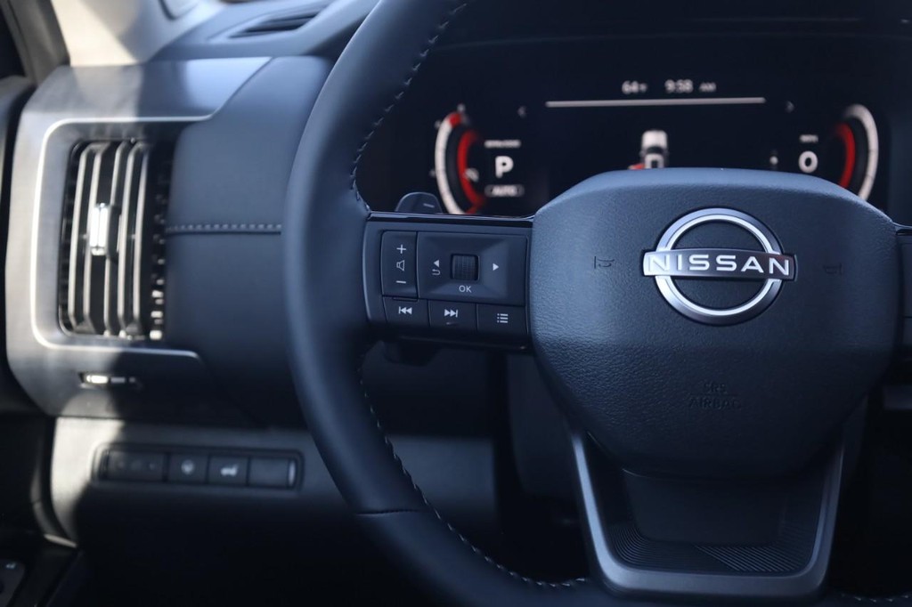 Nissan Pathfinder Vehicle Image 10