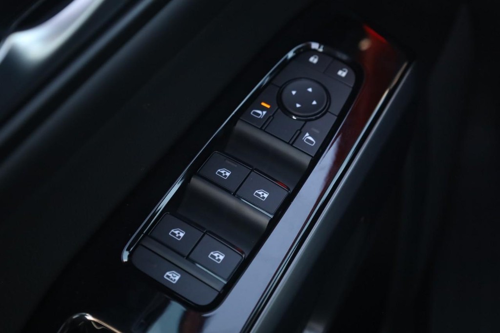 Nissan Pathfinder Vehicle Image 11
