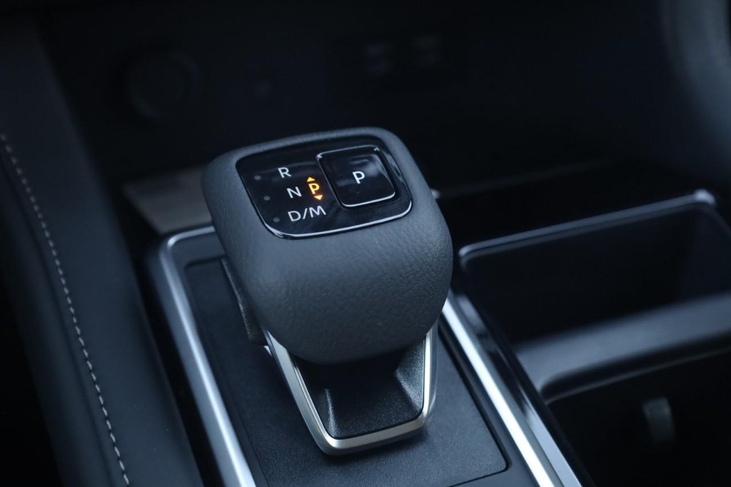 Nissan Pathfinder Vehicle Image 18
