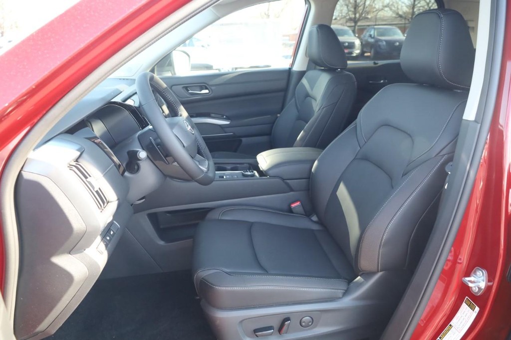 Nissan Pathfinder Vehicle Image 20