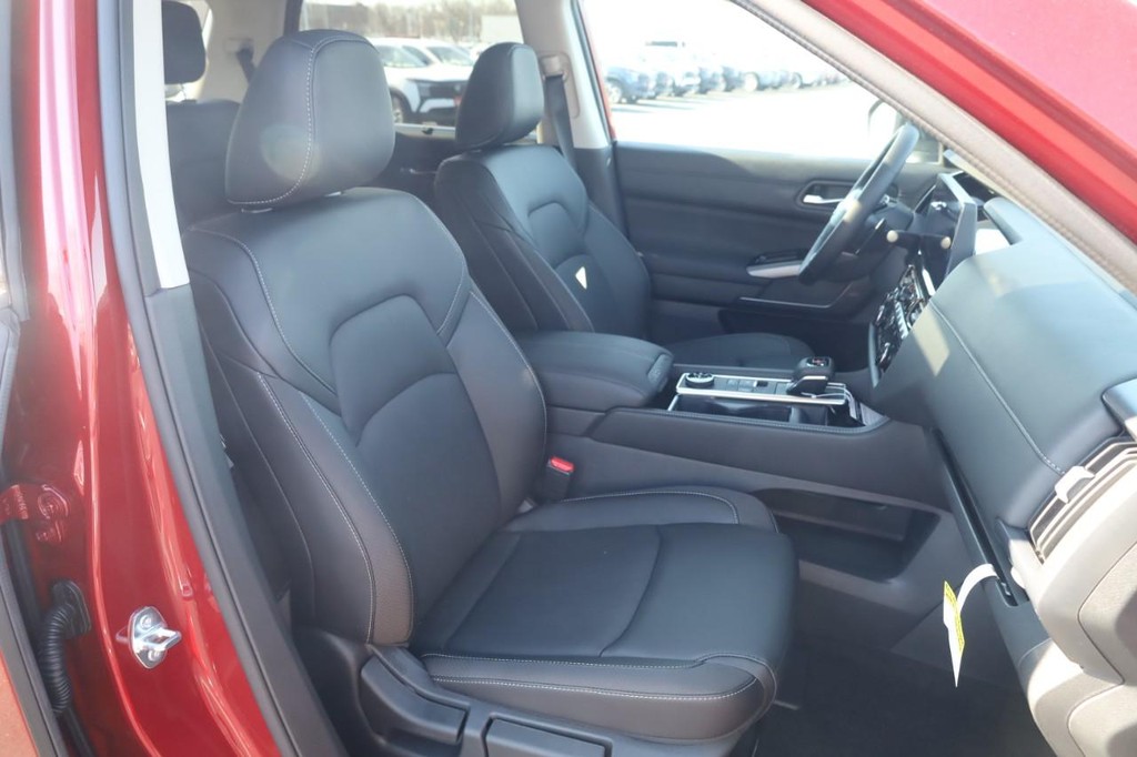 Nissan Pathfinder Vehicle Image 21