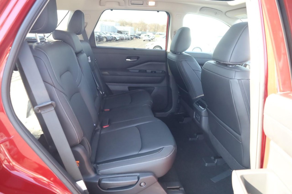 Nissan Pathfinder Vehicle Image 22