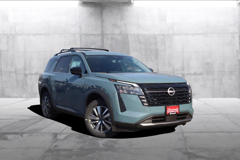 Nissan Pathfinder Vehicle Full-screen Gallery Image 2
