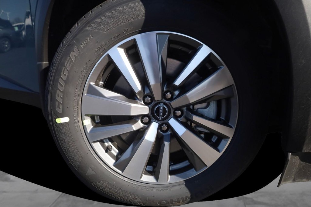 Nissan Pathfinder Vehicle Full-screen Gallery Image 3