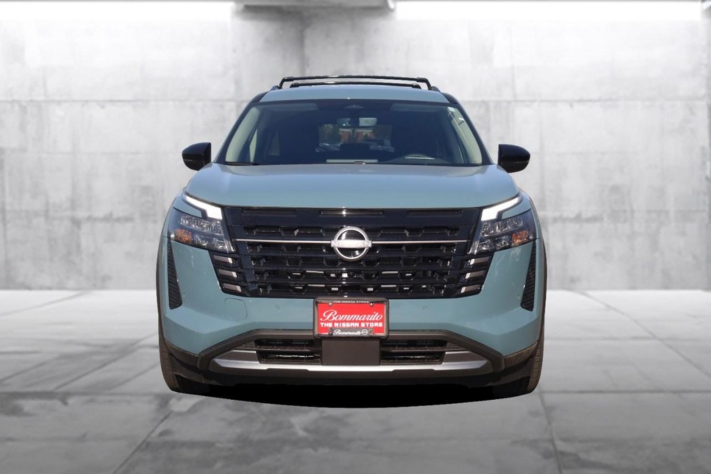Nissan Pathfinder Vehicle Full-screen Gallery Image 4