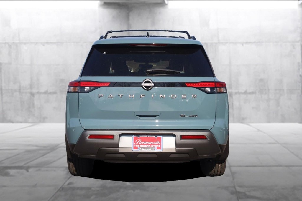 Nissan Pathfinder Vehicle Full-screen Gallery Image 6