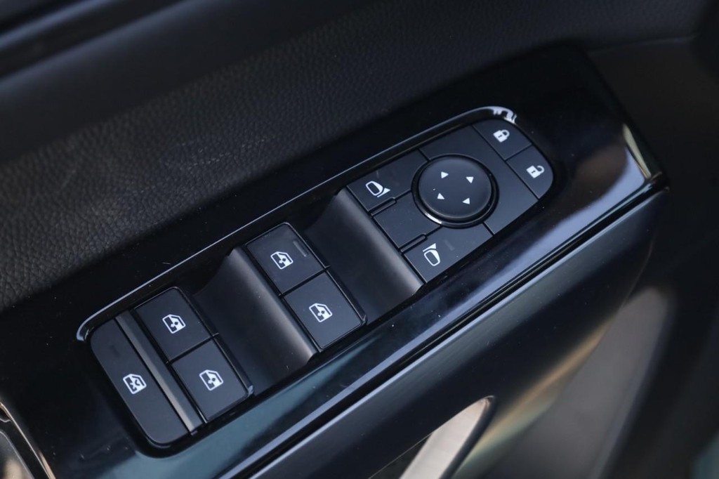 Nissan Pathfinder Vehicle Full-screen Gallery Image 11