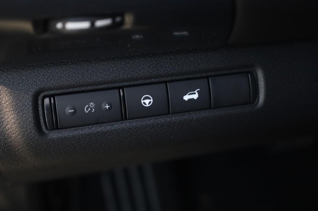 Nissan Pathfinder Vehicle Full-screen Gallery Image 12