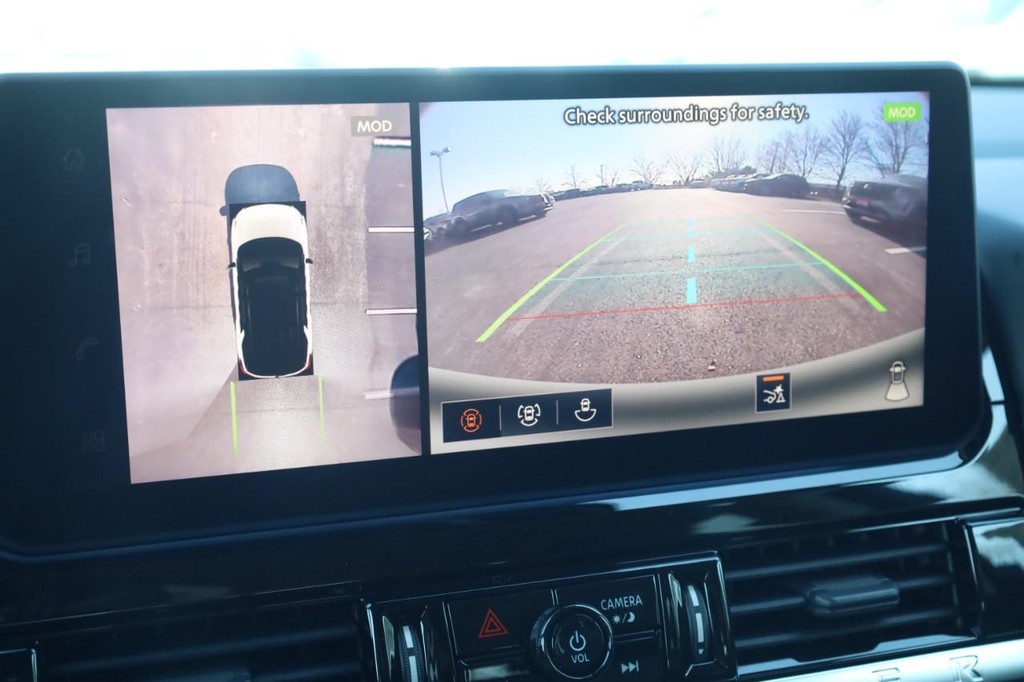 Nissan Pathfinder Vehicle Full-screen Gallery Image 15
