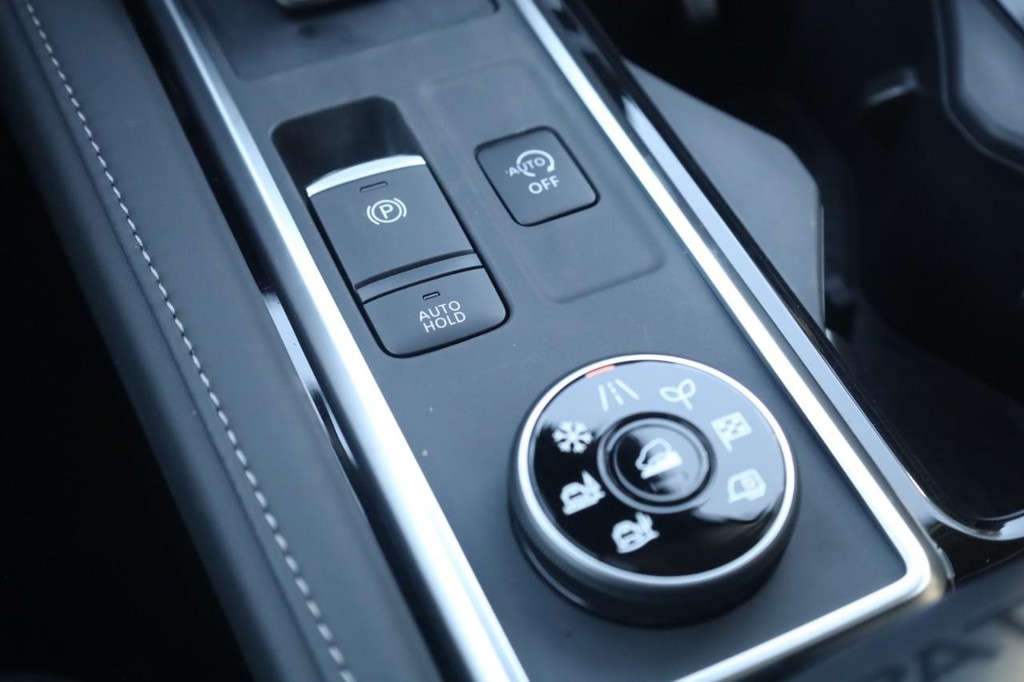 Nissan Pathfinder Vehicle Full-screen Gallery Image 19