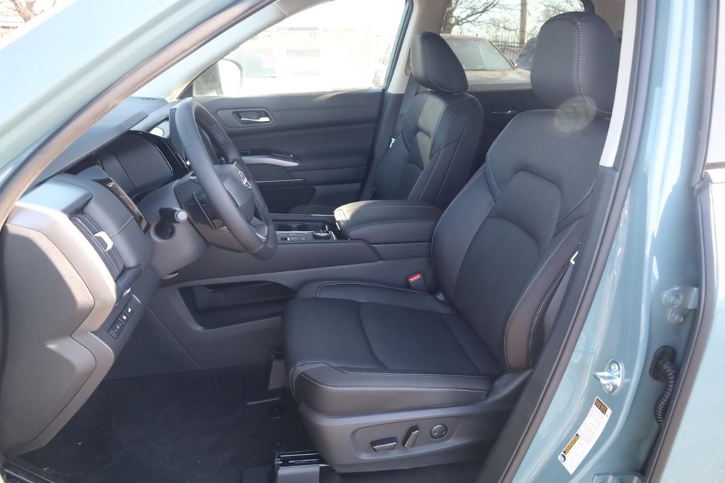 Nissan Pathfinder Vehicle Full-screen Gallery Image 20