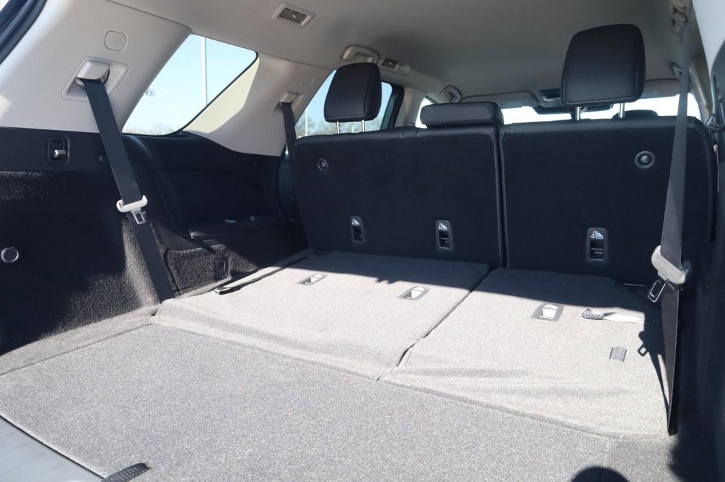 Nissan Pathfinder Vehicle Full-screen Gallery Image 23