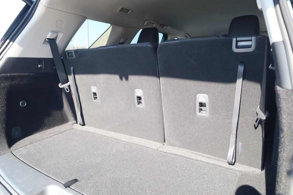 Nissan Pathfinder Vehicle Full-screen Gallery Image 24