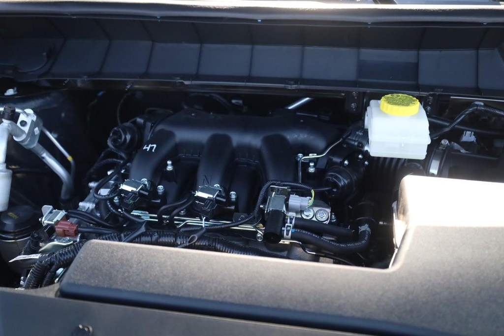 Nissan Pathfinder Vehicle Full-screen Gallery Image 25