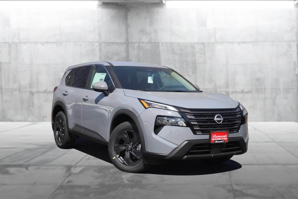 Nissan Rogue Vehicle Image 02