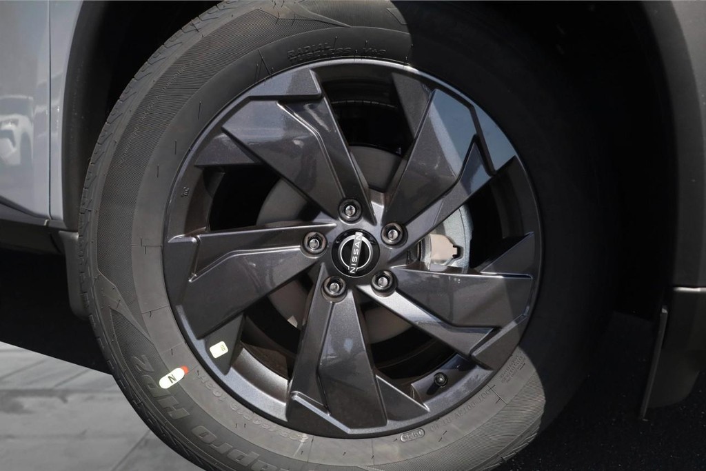 Nissan Rogue Vehicle Image 03