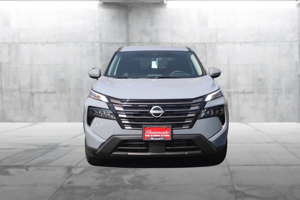 Nissan Rogue Vehicle Image 04