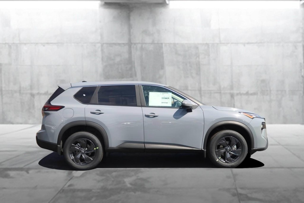 Nissan Rogue Vehicle Image 05