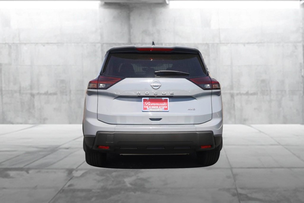 Nissan Rogue Vehicle Image 06