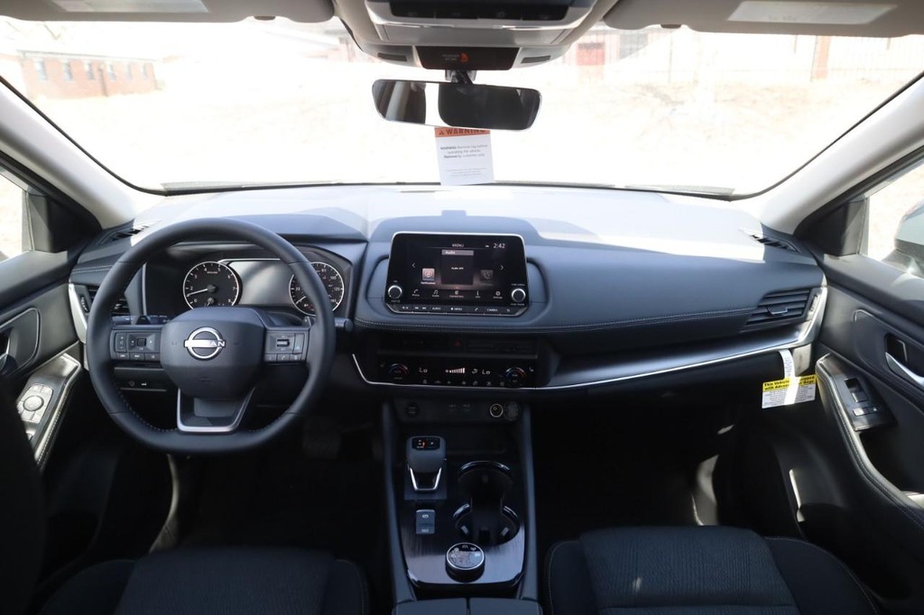 Nissan Rogue Vehicle Image 07