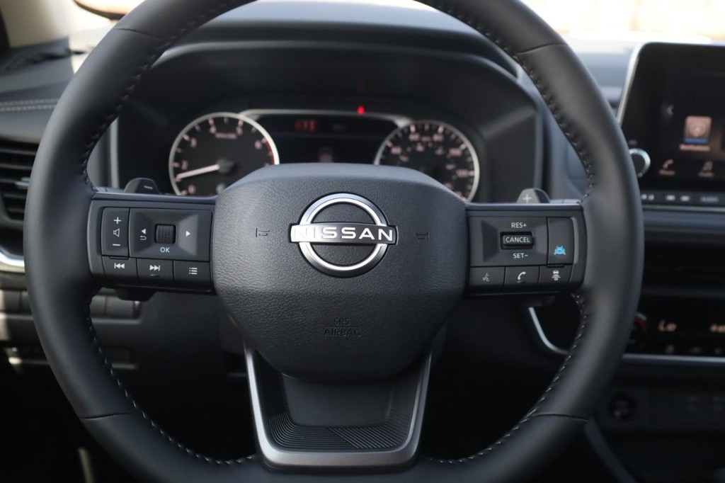 Nissan Rogue Vehicle Image 08