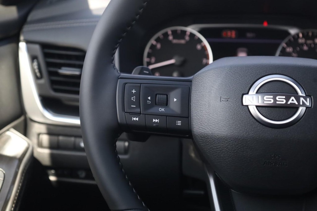 Nissan Rogue Vehicle Image 10