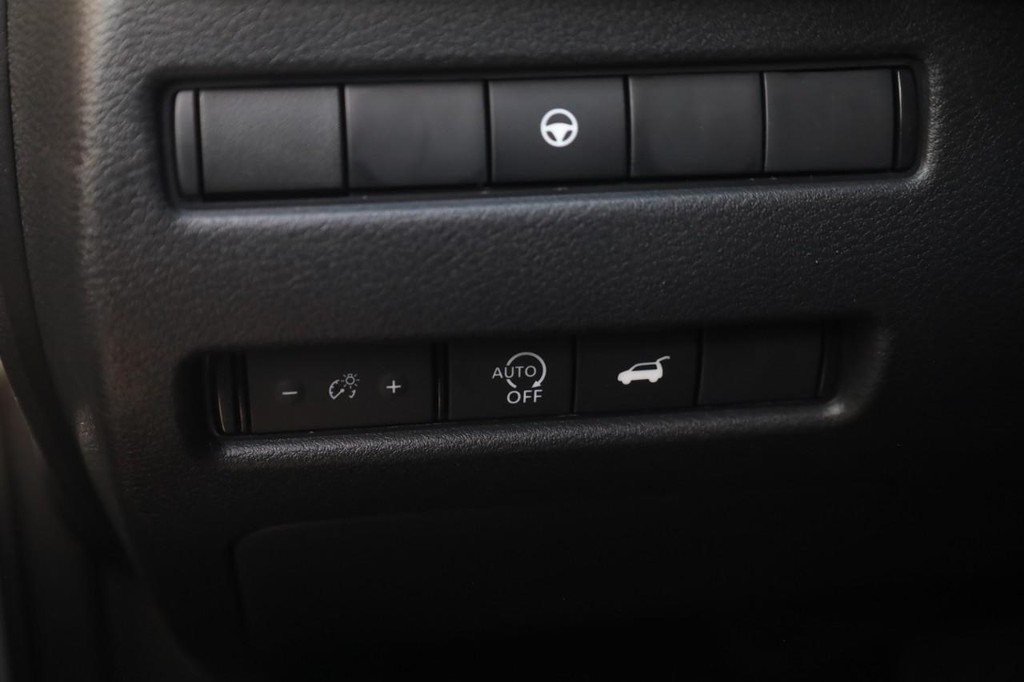 Nissan Rogue Vehicle Image 12