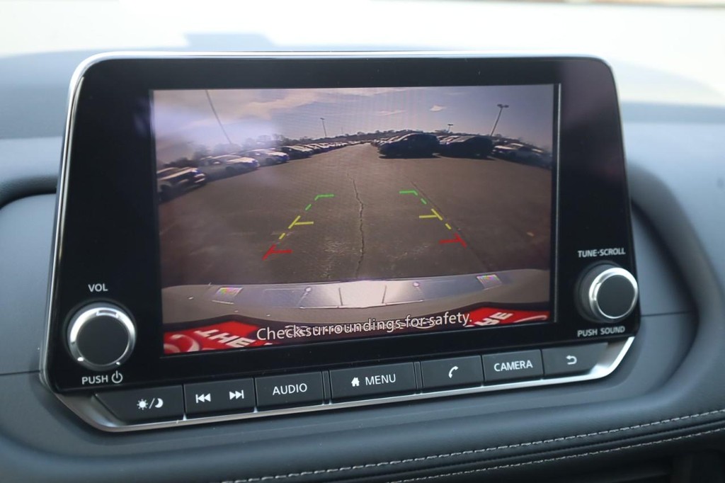Nissan Rogue Vehicle Image 15