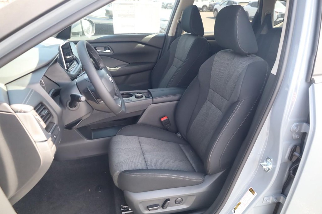Nissan Rogue Vehicle Image 20