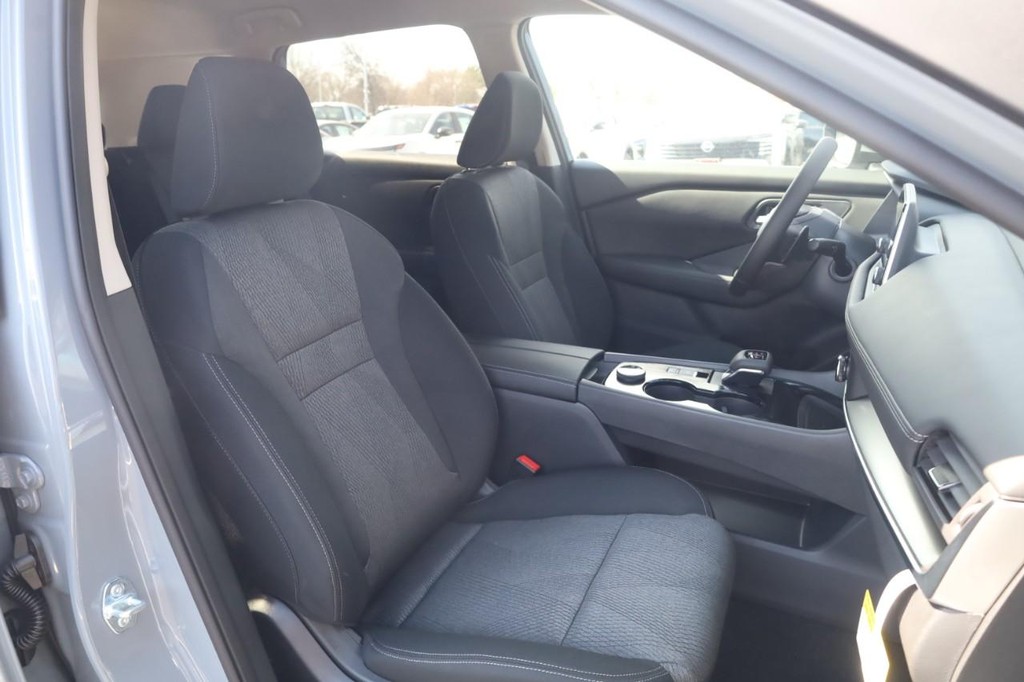 Nissan Rogue Vehicle Image 21