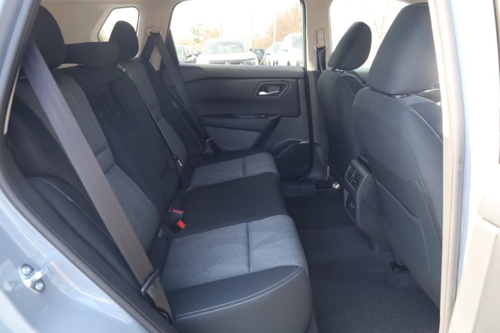 Nissan Rogue Vehicle Image 22