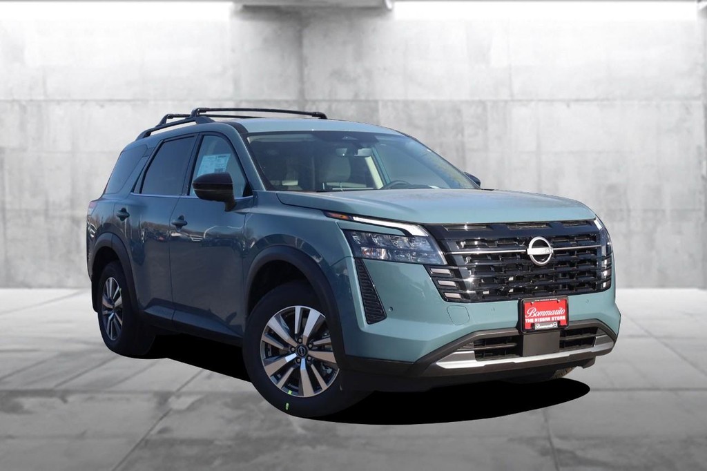 Nissan Pathfinder Vehicle Image 02
