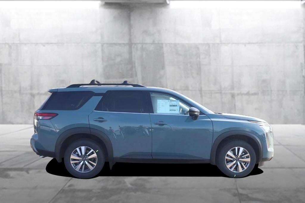 Nissan Pathfinder Vehicle Image 05