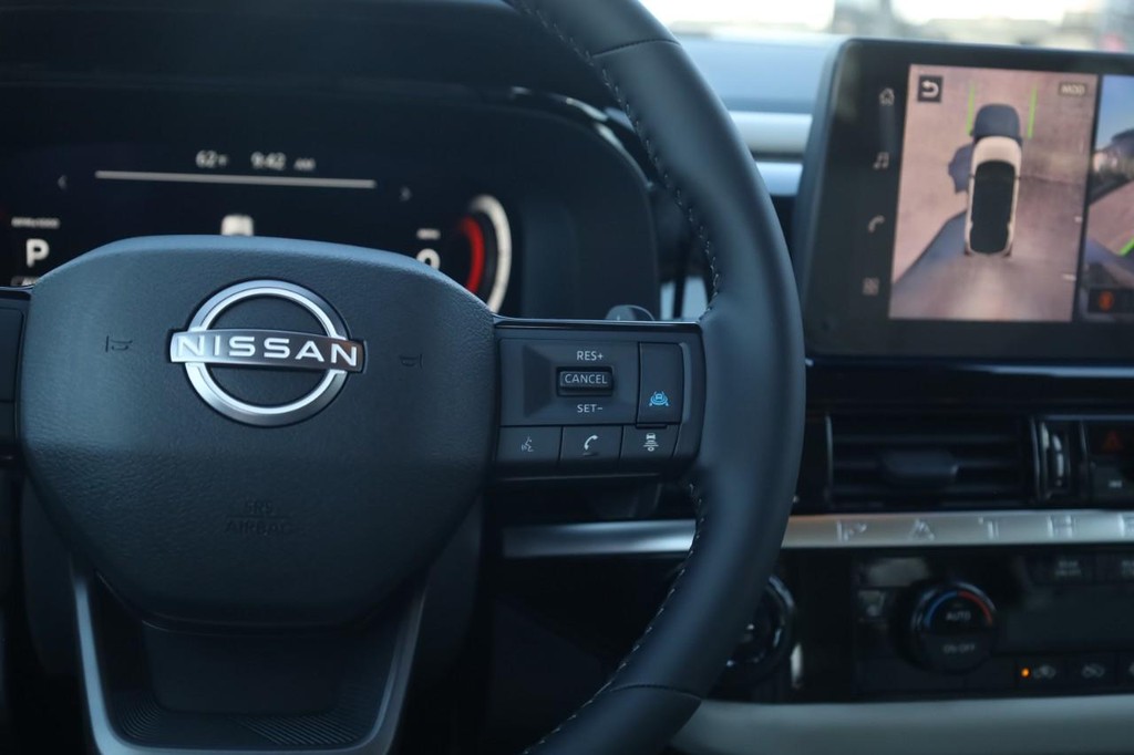 Nissan Pathfinder Vehicle Image 09