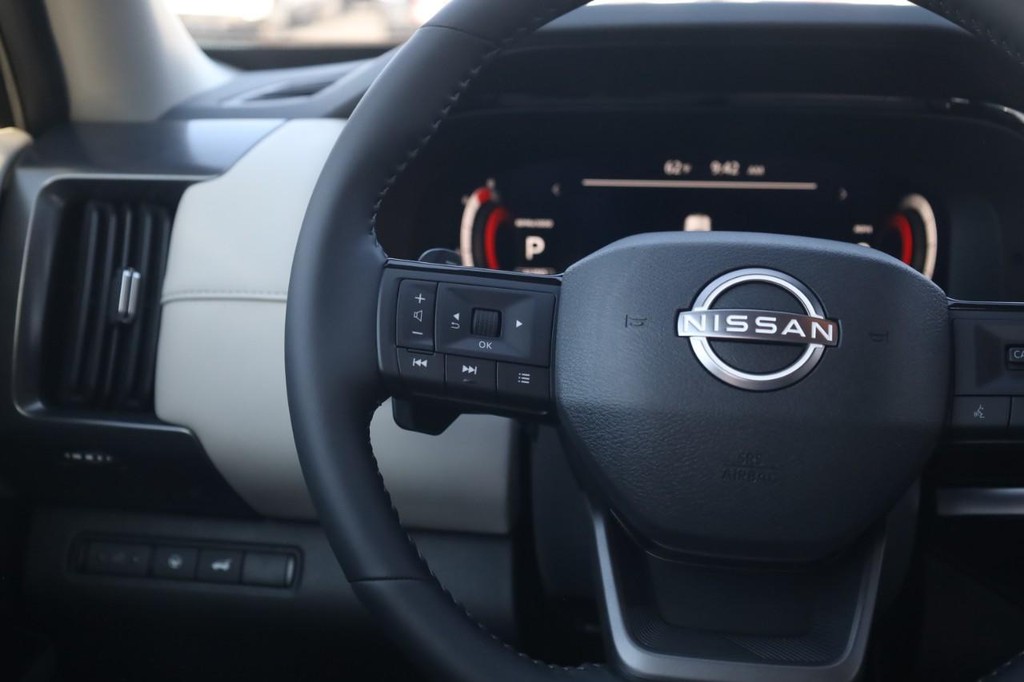 Nissan Pathfinder Vehicle Image 10