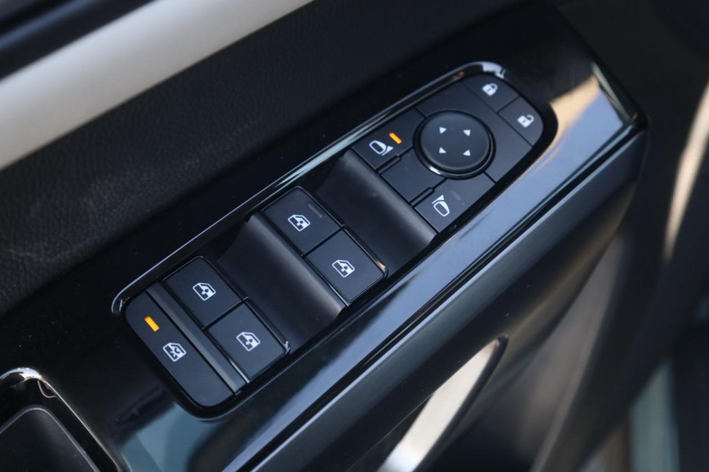 Nissan Pathfinder Vehicle Image 11