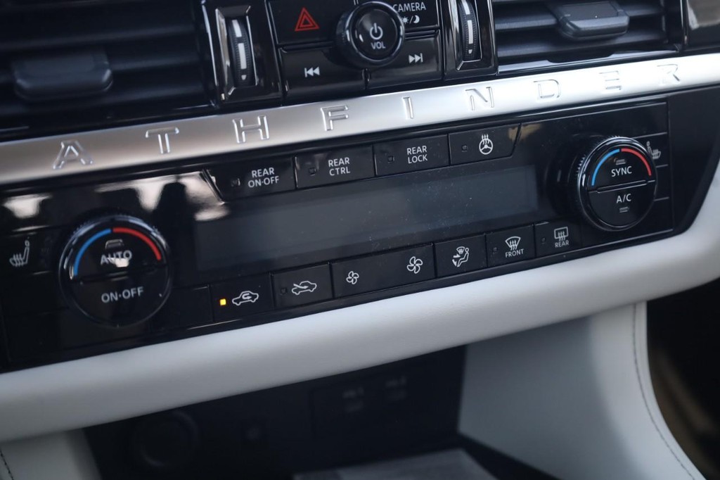 Nissan Pathfinder Vehicle Image 16