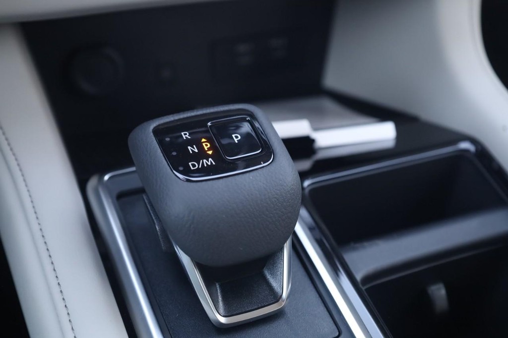 Nissan Pathfinder Vehicle Image 18