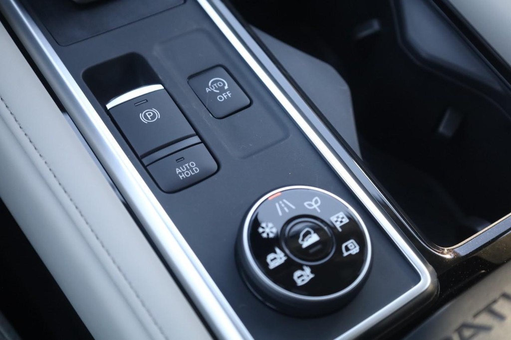 Nissan Pathfinder Vehicle Image 19